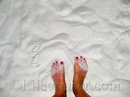 Lifecruiser's sandy feet at Alcudia Beach, Majorca, Photo Copyright Lifecruiser.com