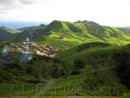 A green valley in Anaga area, Tenerife North, Photo by Lifecruiser