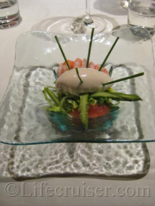 Starter with avocado mousse at Bon Vivant restaurant, Photo by Lifecruiser