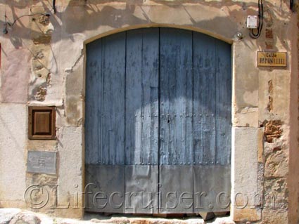 Door in Deia, Majorca, Spain, Photo Copyright Lifecruiser.com
