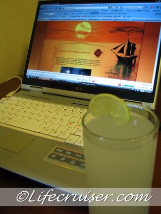 Drink Round The World Meme: Gin & Tonic Drink at Lifecruisers laptop, Sweden, Photo Copyright Lifecruiser.com