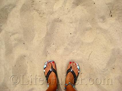 Lifecruiser feet in the sand in Ullhau sand dunes nature reserve, Fårö island, Gotland, Sweden, Copyright Lifecruiser.com