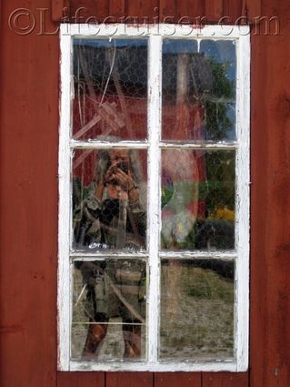 Window peek at  Fårö island, Gotland, Sweden, Copyright Lifecruiser.com