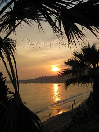 Bandol beach framed view in sunset, France, Copyright Lifecruiser.com