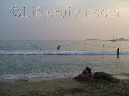 Bandol beach swim, France, Copyright Lifecruiser.com