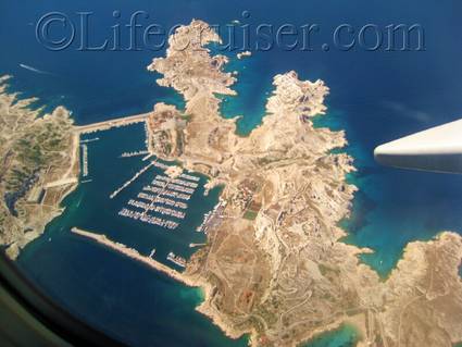 Islands outside Marseille, France, Copyright Lifecruiser.com