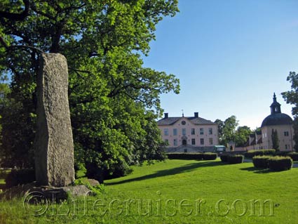 Hässelby Slott Castle Frontside, Stockholm, Photo Copyright Lifecruiser.com