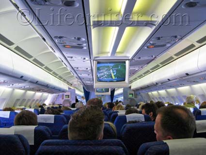 Flight interior Airbus A330-300, Palma flight, Photo by Lifecruiser