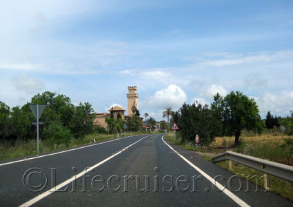 The tower of Menestralia from the road, Majorca, Photo by Lifecruiser