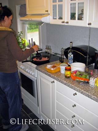 Lifecruiser photo Kari in the kitchen