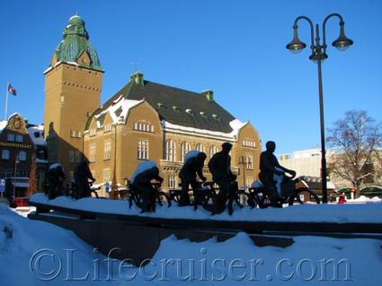 Workers on bicycles on the way to work sculpture, Västerås, Sweden, Copyright Lifecruiser.com