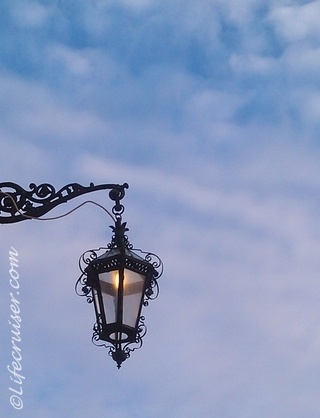 Antique street lamp champ