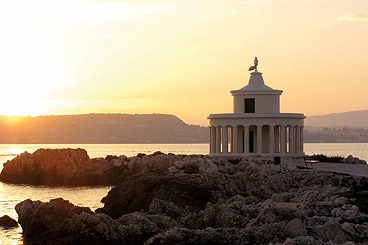 Column building, Greek Islands