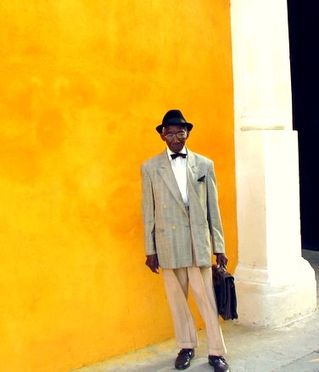 Cuba-colorful-wall-man