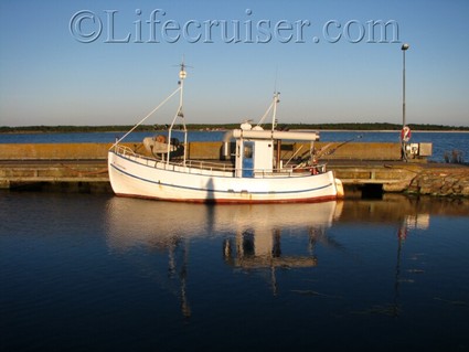 faro-boat-sea-mirror, Baltic Sea Port, Gotland, Sweden