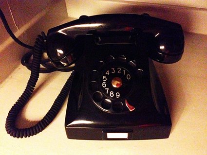 Lifecruiser's vintage black bakelite phone