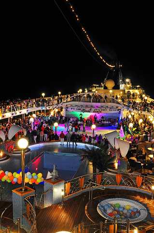 Med-cruise-night-party