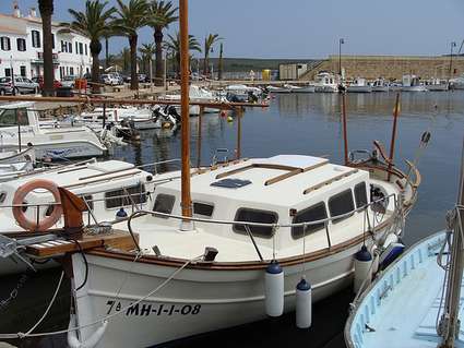 menorca-boat-in-harbor, Spain
