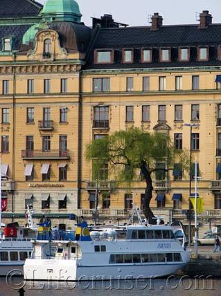 Stockholm-boat-tree see, Sweden