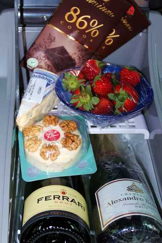 Skoda coolbox 15L Champagne and yummy snacks of Lifecruiser