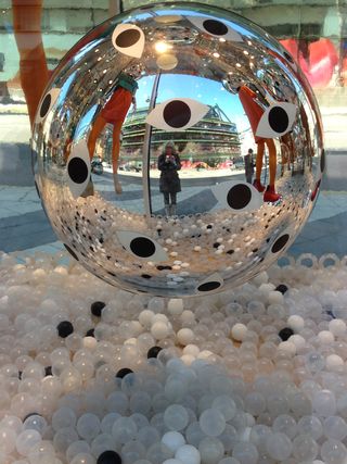 stockholm-shop-display-mirror-ball